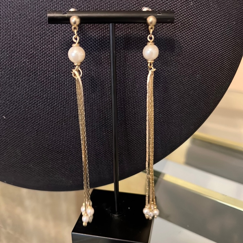 Elegant costume drop faux pearl earrings